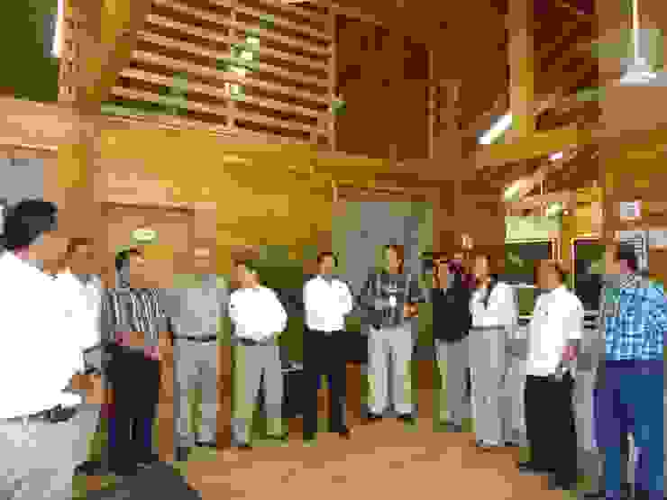 Casas y cabañas de Madera -GRUPO CONSTRUCTOR RIO DORADO (MRD-TADPYC) ห้องทำงาน/อ่านหนังสือ