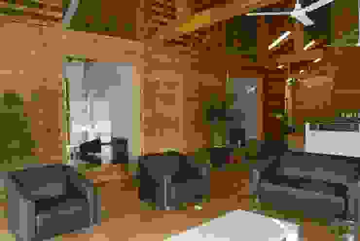 Casas y cabañas de Madera -GRUPO CONSTRUCTOR RIO DORADO (MRD-TADPYC) ห้องทำงาน/อ่านหนังสือ