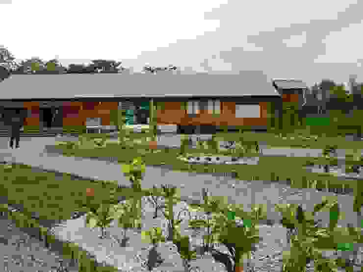 Casas y cabañas de Madera -GRUPO CONSTRUCTOR RIO DORADO (MRD-TADPYC) ห้องทำงาน/อ่านหนังสือ