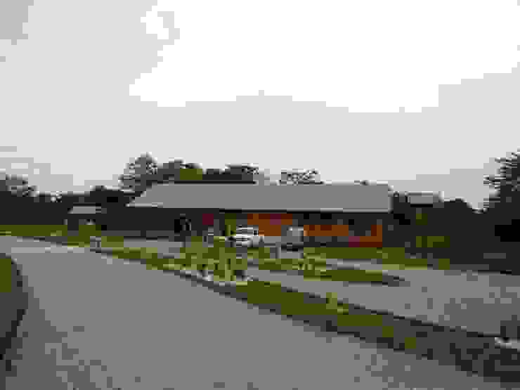 Casas y cabañas de Madera -GRUPO CONSTRUCTOR RIO DORADO (MRD-TADPYC) ห้องทำงาน/อ่านหนังสือ