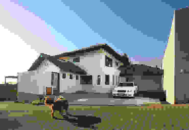 Casa A Carvallo & Asociados Arquitectos Casas de estilo colonial Blanco