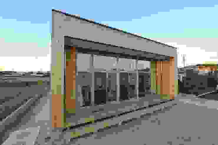 木の外壁の家by 杉浦建築計画事務所 Homify