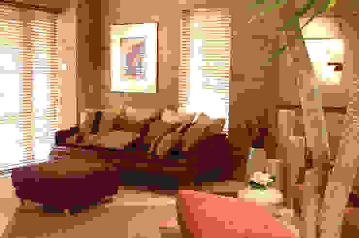 Cashew Villa, E&U E&U Living room Brown Sofas & armchairs