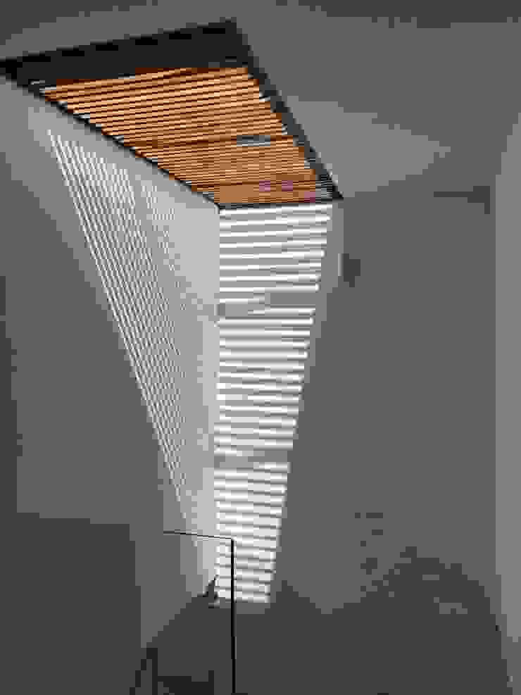 Alfagrama estudio Modern walls & floors Wood White