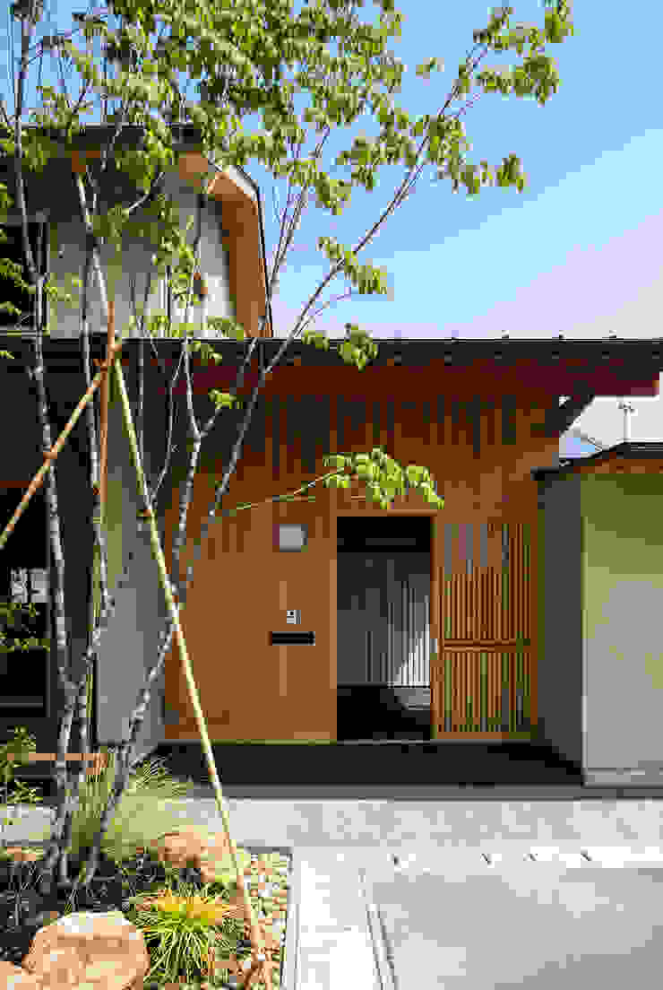 小笠原建築研究室 Modern houses Wood Beige