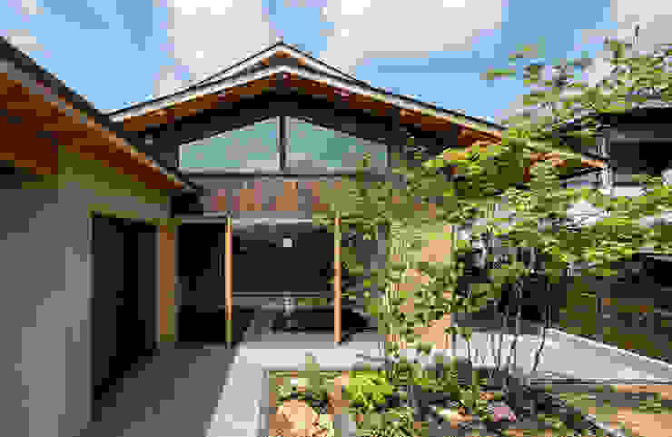小笠原建築研究室 Single family home Solid Wood Brown