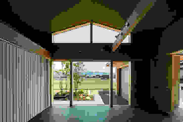 小笠原建築研究室 Wooden windows Tiles Black