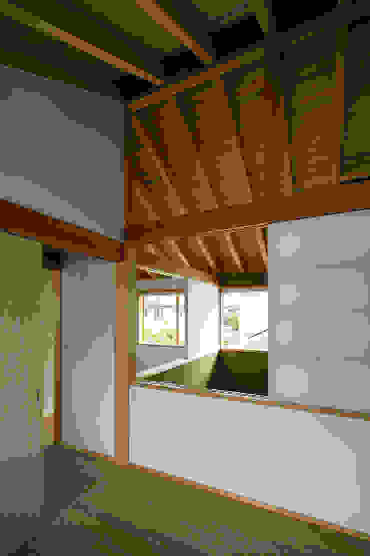 小笠原建築研究室 Modern style bedroom Wood White