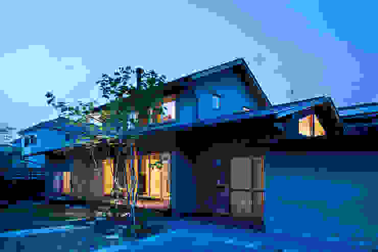 小笠原建築研究室 Single family home Solid Wood Orange