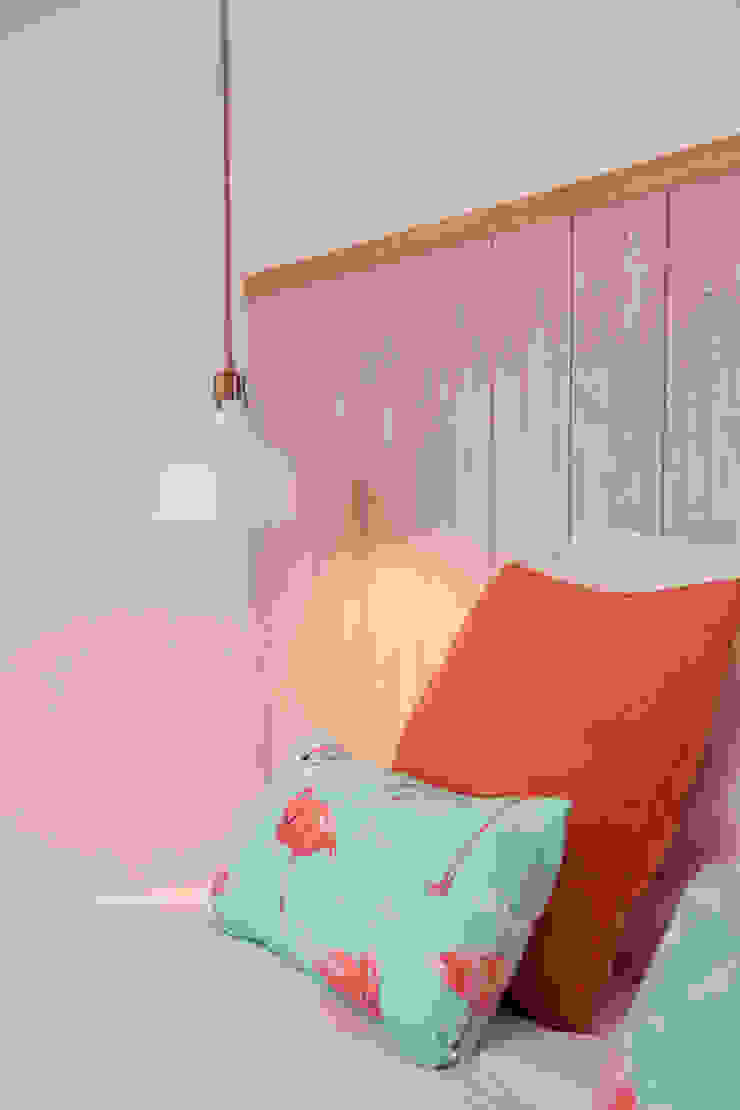 Quarto de Casal - Cabeceira de cama por Staging Factory Moderno