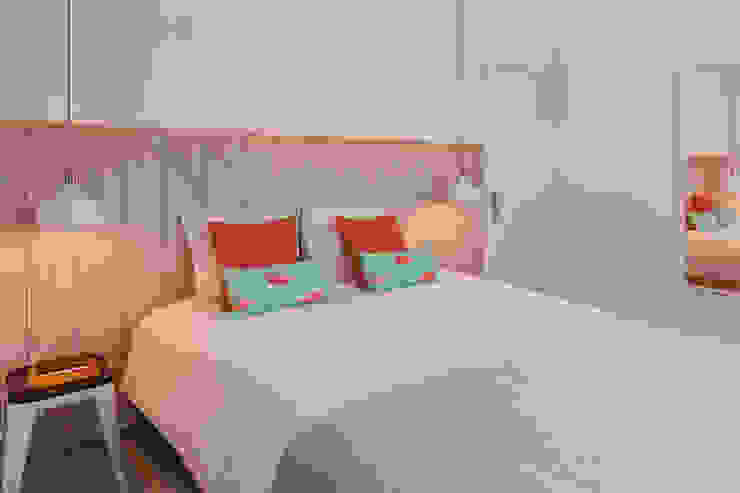 Quarto de Casal - Cabeceira de cama por Staging Factory Moderno