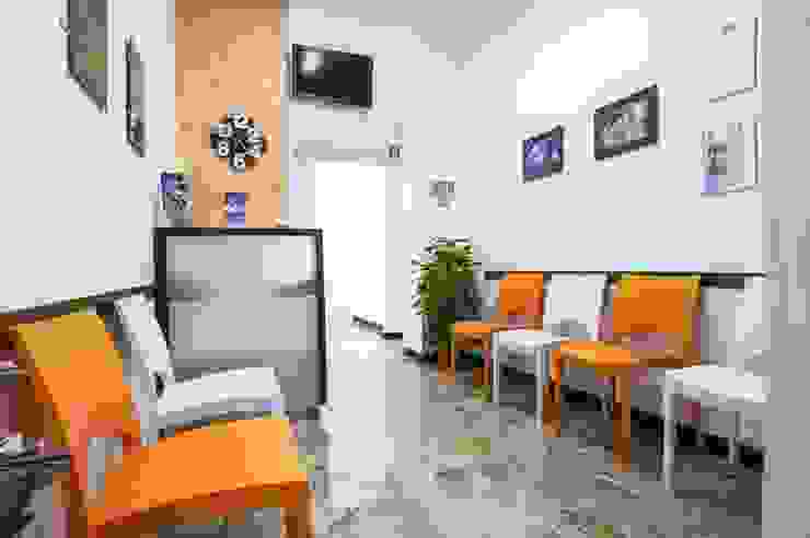 La sala d'attesa Architetto Zappia Luca Ospedali in stile eclettico Cliniche