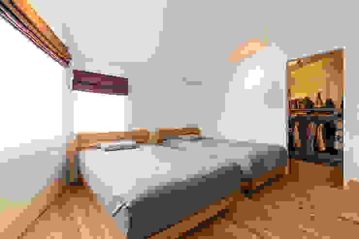 寝室 AD-HOUSE／株式会社大喜建設 北欧スタイルの 寝室