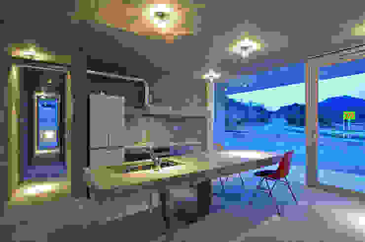 飯牟礼の住宅, アトリエ環 建築設計事務所 アトリエ環 建築設計事務所 Modern kitchen