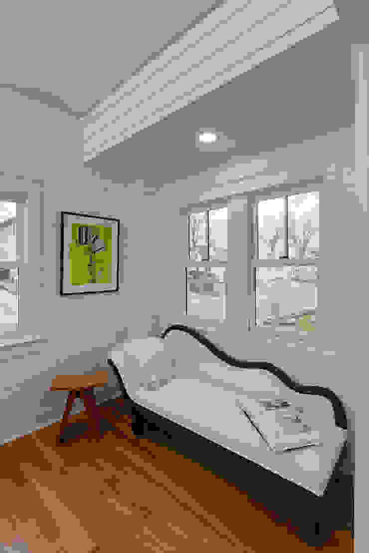 Stylish First-Floor Bungalow Renovation in Arlington, VA BOWA - Design Build Experts Corridor & hallway