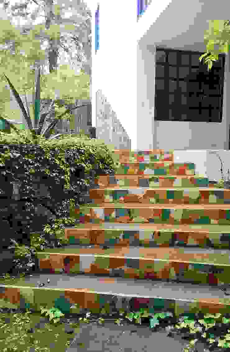 Casa Tigridia, Paisaje Radical Paisaje Radical Jardins rústicos Betão Multicolor