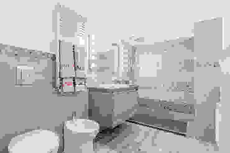 Ristrutturazione appartamento Roma, Tor Sapienza, Facile Ristrutturare Facile Ristrutturare Modern Bathroom