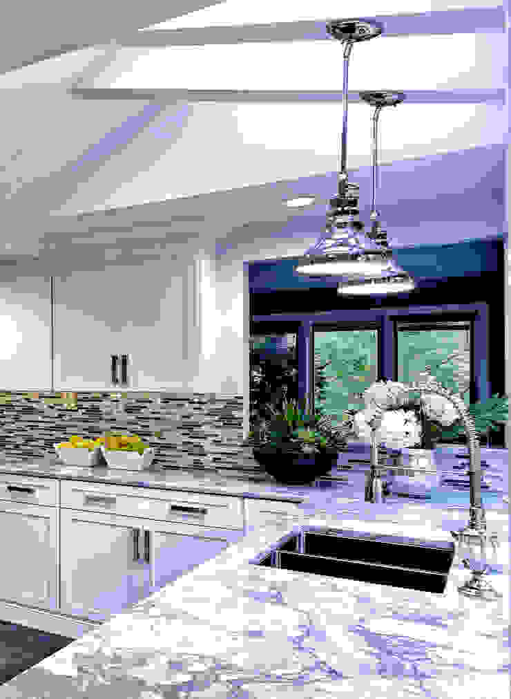 2014 Coty Award Wining Kitchen Classic style kitchen by Main Line Kitchen Design Classic