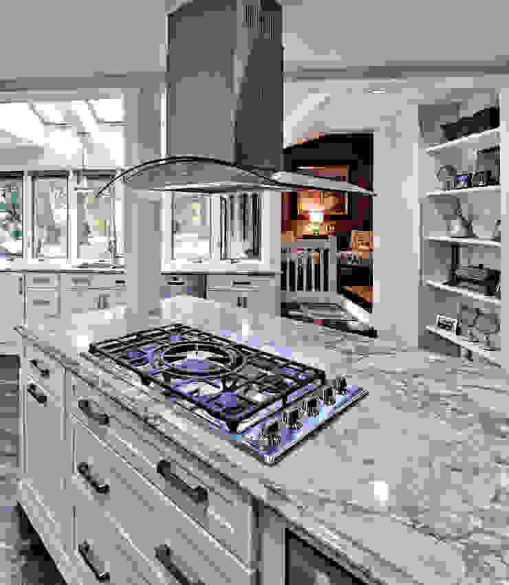 2014 Coty Award Wining Kitchen Classic style kitchen by Main Line Kitchen Design Classic