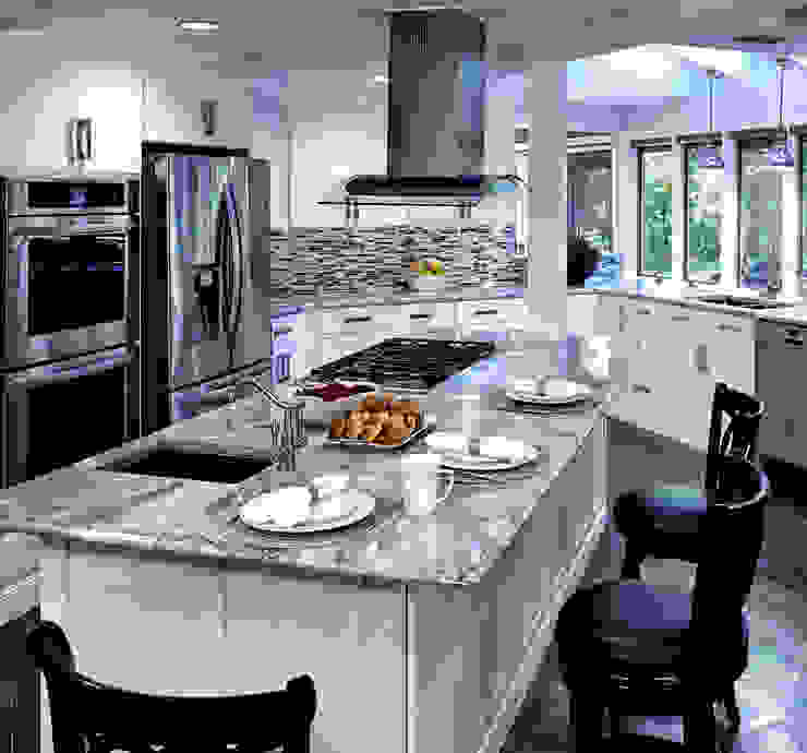 2014 Coty Award Wining Kitchen Classic style kitchen by Main Line Kitchen Design Classic