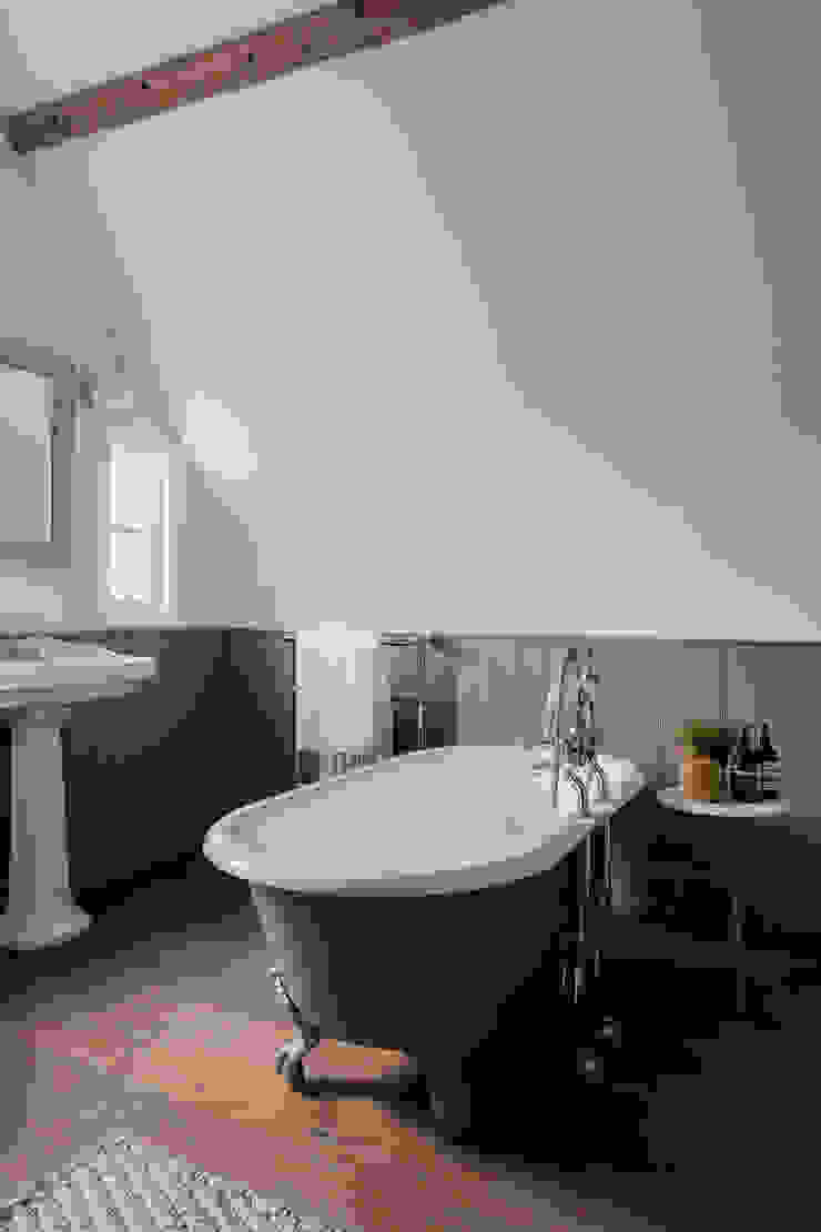 Georgian House Renovation and extension HollandGreen Classic style bathroom bath