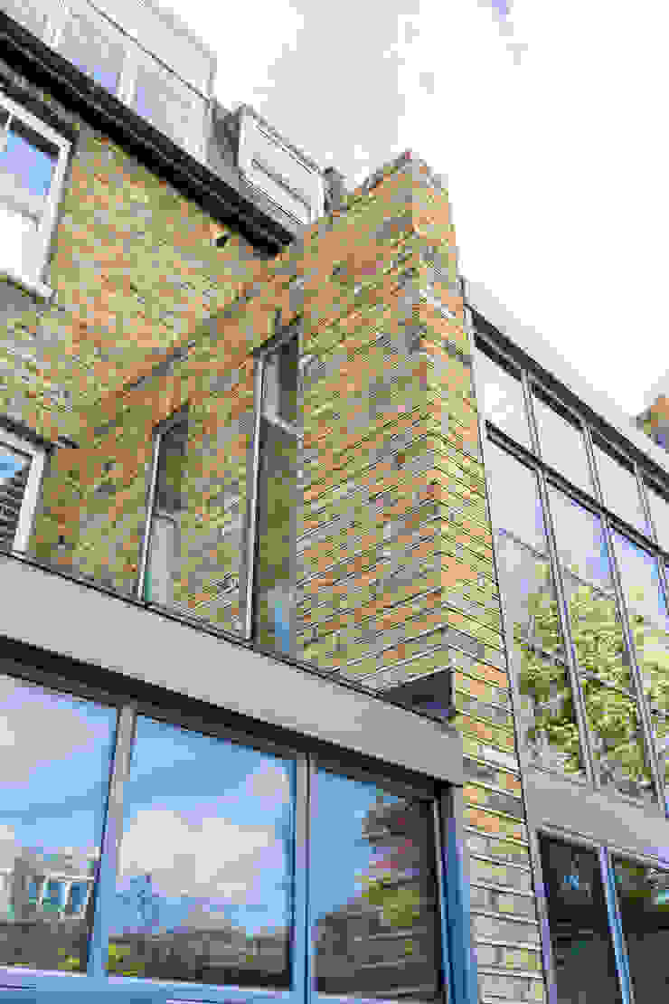 Double height crittall style extension HollandGreen 에클레틱 주택