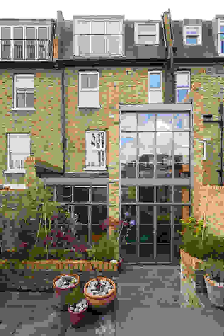 Double height crittall style extension HollandGreen 에클레틱 주택