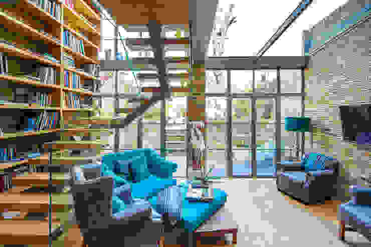 Double height crittall style extension HollandGreen 에클레틱 서재 / 사무실