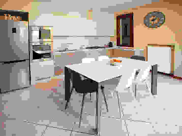 Cucina - open space ArcKid Cucina attrezzata Grigio cucina,cucina open space,tavolo,sedie cucina,orologio