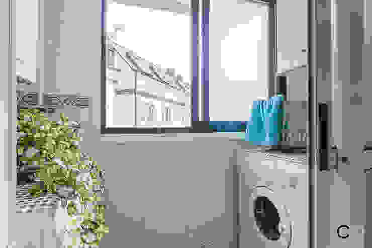 LAVADERO CCVO Design and Staging Cocinas de estilo moderno Blanco Cuarto de lavado,Secadora de ropa,Propiedad,Lavadora,Ventana,Planta,Lavandería,Accesorio,Diseño de interiores,Arquitectura