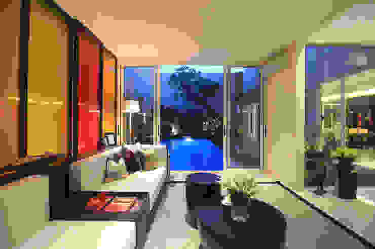SL RESIDENCE, ALIGN architecture interior & design ALIGN architecture interior & design Ruang Keluarga Tropis