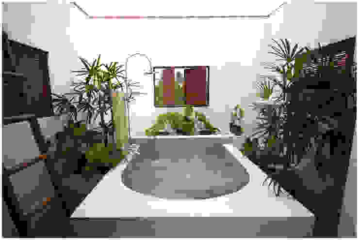 Kannan - Sonali and Gaurav's residence, Sandarbh Design Studio Sandarbh Design Studio Eclectic style spa