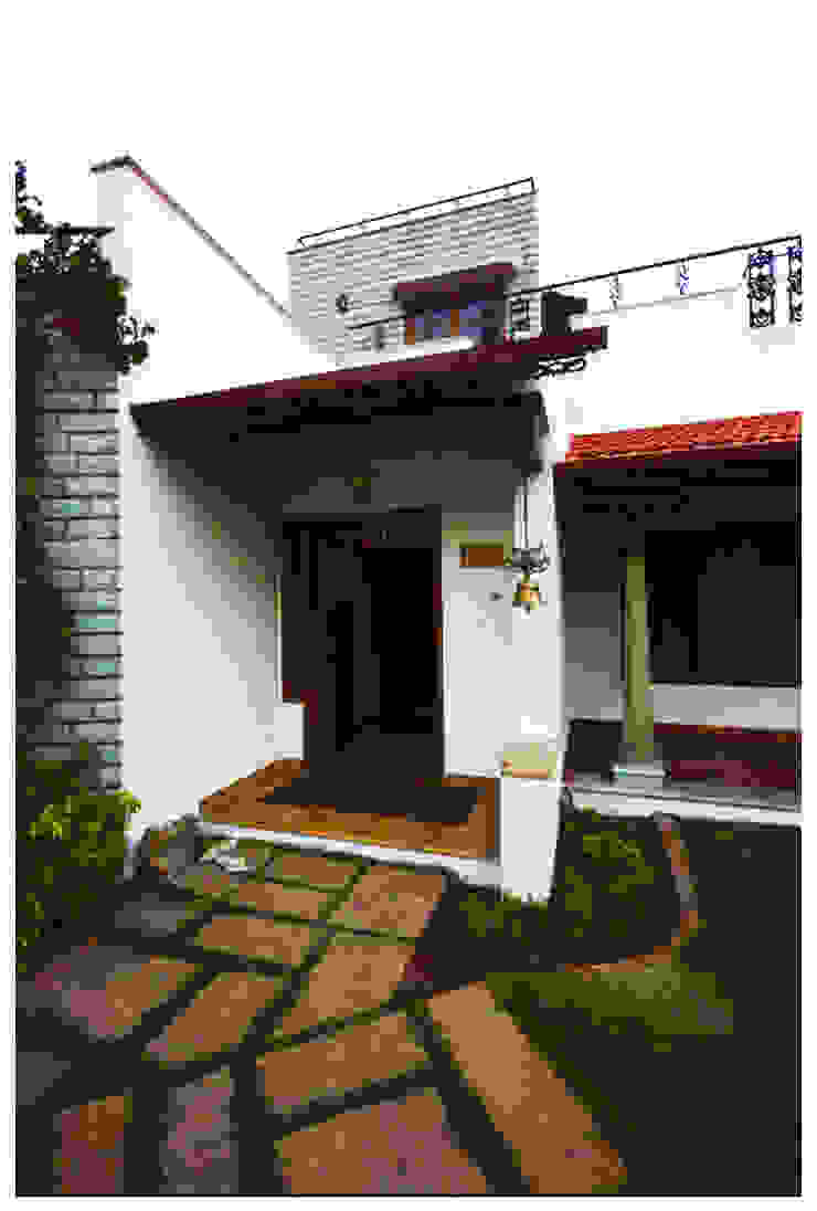 Temple Bells—Arati and Sundaresh's Residence Sandarbh Design Studio Eclectic style houses