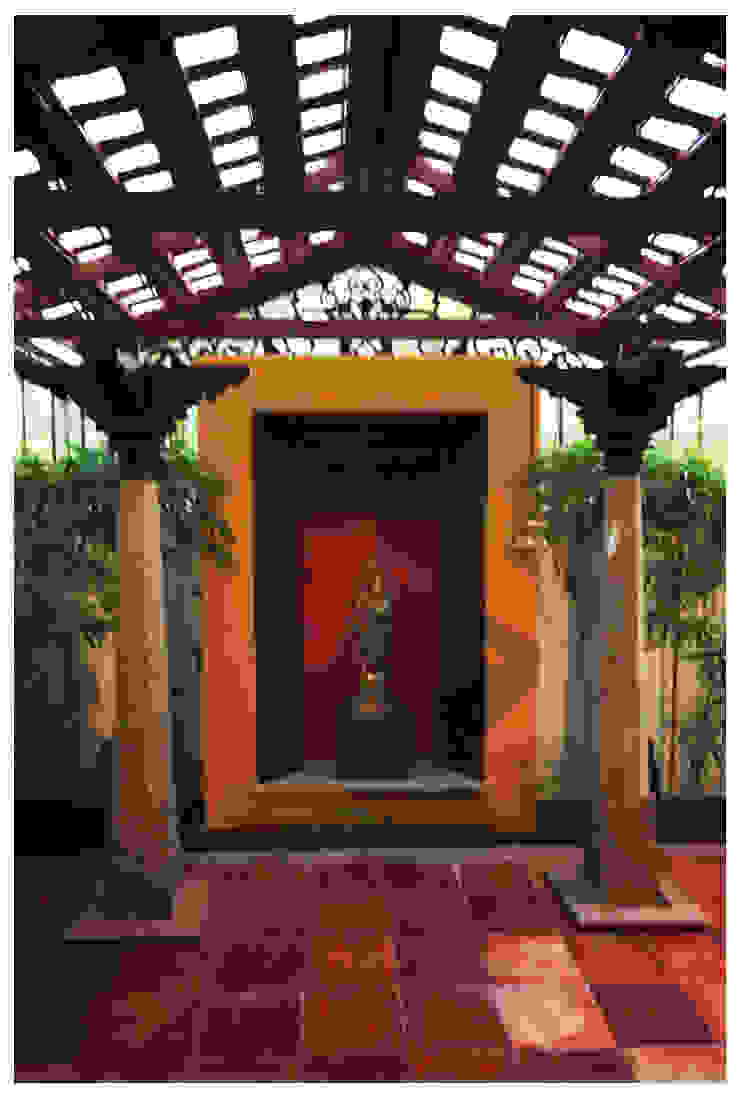 Temple Bells—Arati and Sundaresh's Residence Sandarbh Design Studio Eclectic style garden