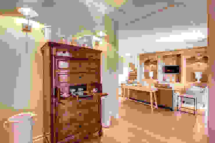 Studio Guerra Sas Pasillos, vestíbulos y escaleras de estilo clásico