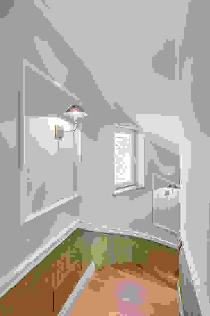 Studio Guerra Sas Pasillos, vestíbulos y escaleras de estilo clásico