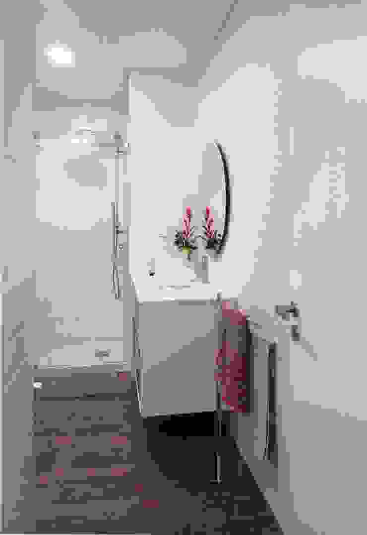 モダンスタイルの お風呂 の GAAPE - ARQUITECTURA, PLANEAMENTO E ENGENHARIA, LDA モダン