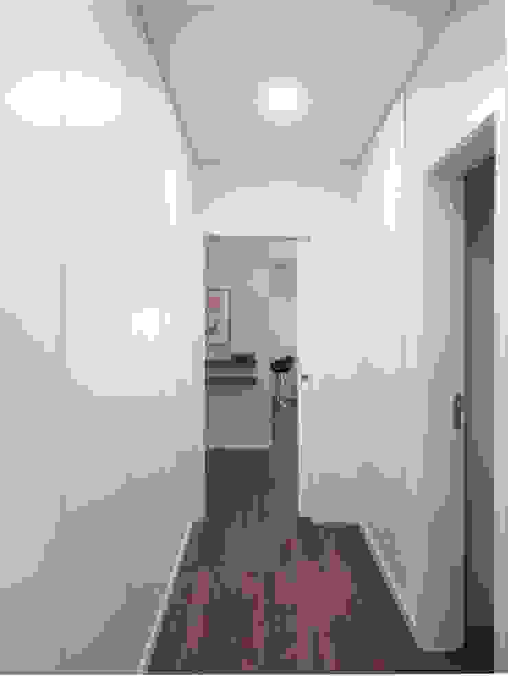 モダンスタイルの 玄関&廊下&階段 の GAAPE - ARQUITECTURA, PLANEAMENTO E ENGENHARIA, LDA モダン