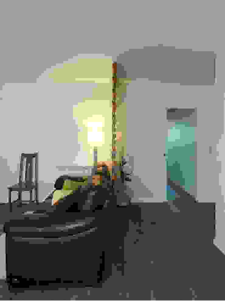 モダンデザインの リビング の GAAPE - ARQUITECTURA, PLANEAMENTO E ENGENHARIA, LDA モダン