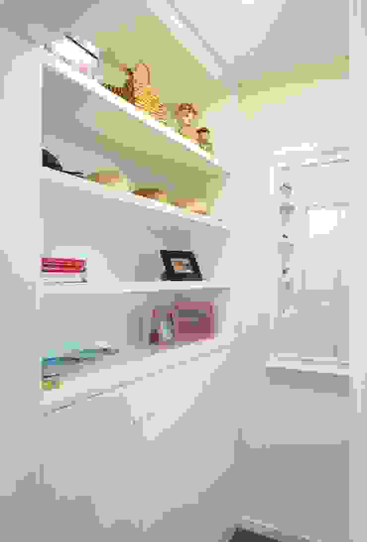 モダンデザインの ドレッシングルーム の GAAPE - ARQUITECTURA, PLANEAMENTO E ENGENHARIA, LDA モダン