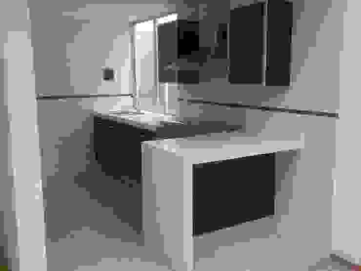 COCINAS Y CUBIERTAS VARIAS de PROYECTO Y COLOCACIÓN | homify