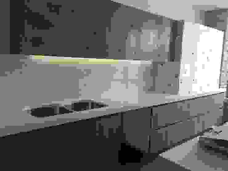 COCINAS Y CUBIERTAS VARIAS de PROYECTO Y COLOCACIÓN | homify