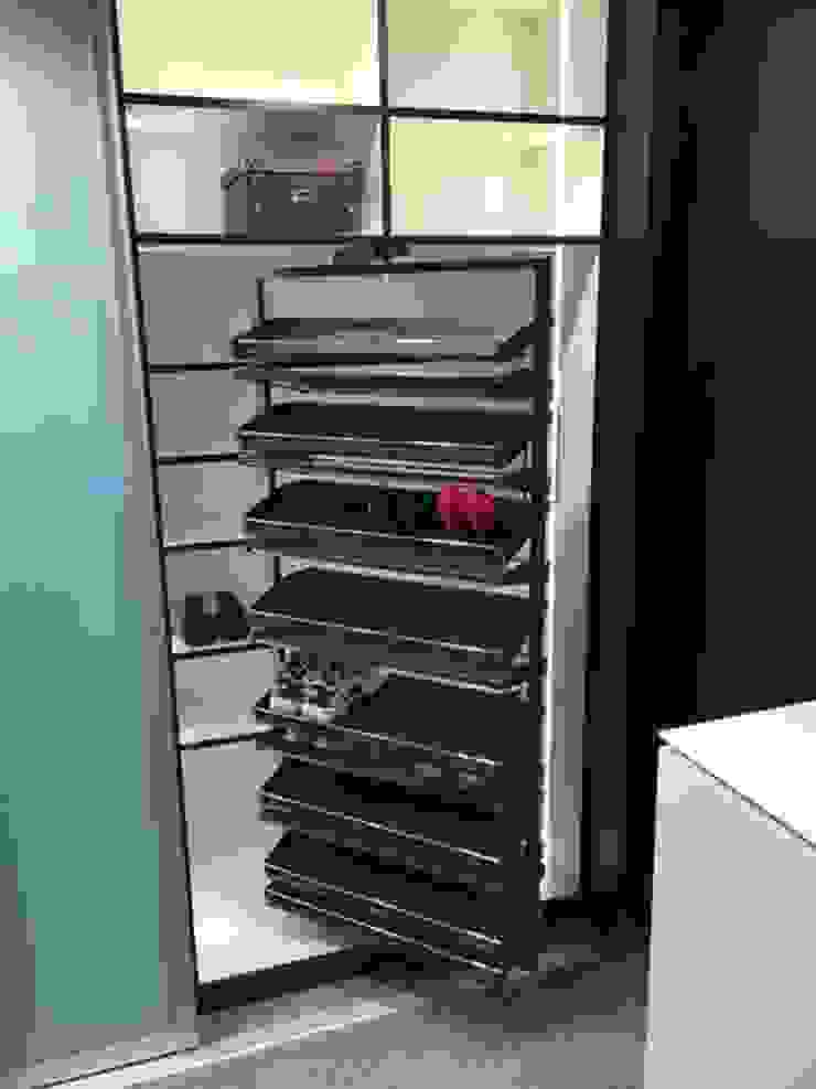 Schuhschrank, mit Auszieh- und Drehbeschlag | homify