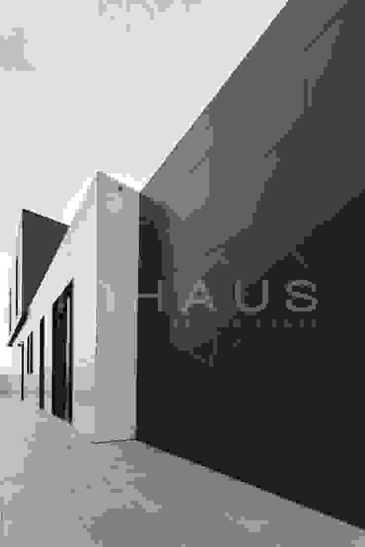 Fachada cerámica de Casas inHAUS Moderno Cerámico