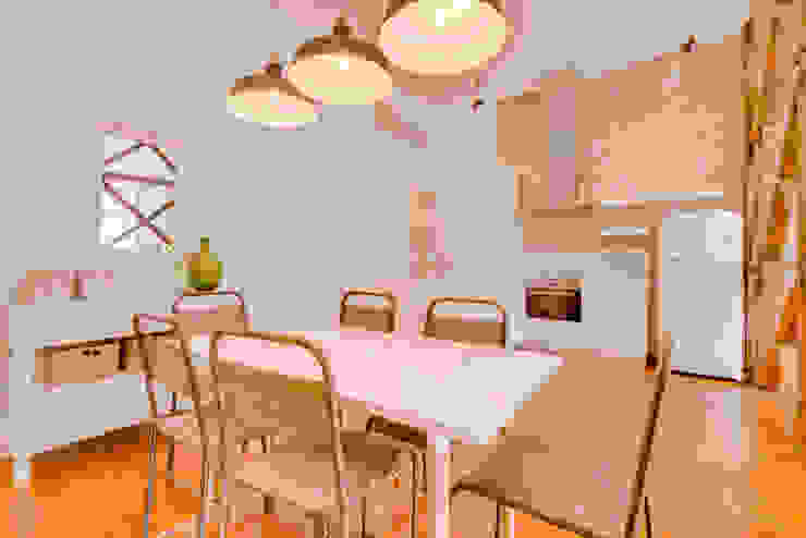 Ivo Santos Multimédia モダンデザインの ダイニング