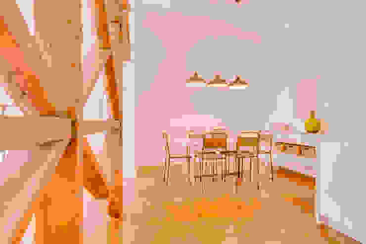 Ivo Santos Multimédia モダンデザインの ダイニング