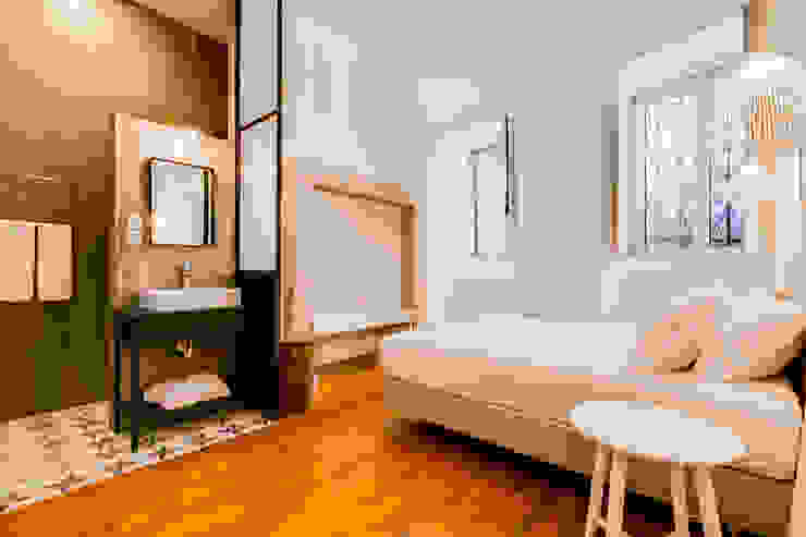 Ivo Santos Multimédia モダンスタイルの寝室