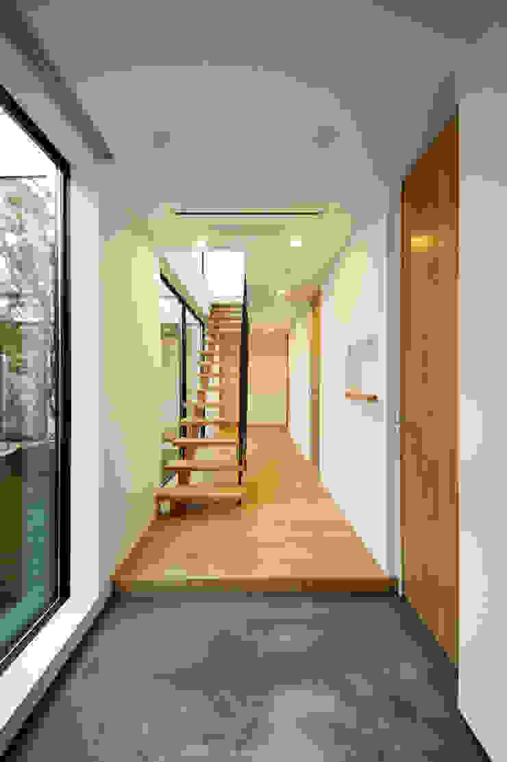 開放的な玄関 TERAJIMA ARCHITECTS／テラジマアーキテクツ モダンスタイルの 玄関&廊下&階段