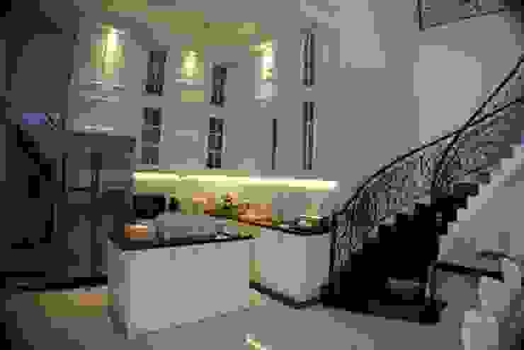 Rumah di Duren Sawit, jakarta, Anantawikrama Studio Anantawikrama Studio Dapur Klasik