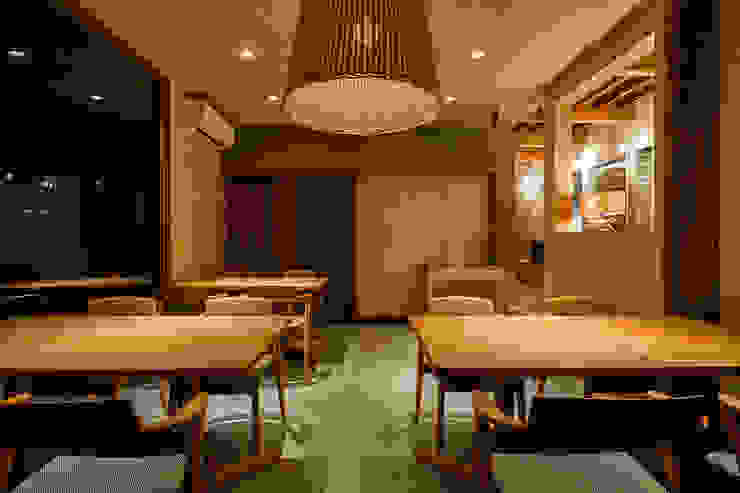 海岸の突端に立つ民家のリノベーション, 水谷壮市 水谷壮市 Commercial spaces Gastronomy
